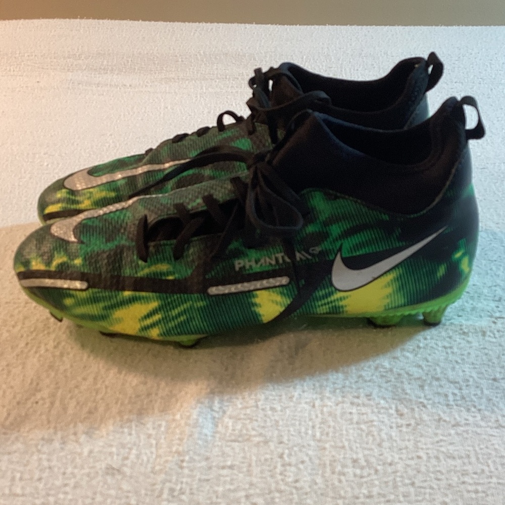 Nike Kids Green Phantom Soccer Shoes - Picture 5 of 7